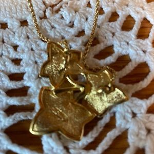 Necklace, 3 Gold Leaves 🍁 7” L x 1.5” (leaves)